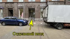 Отд.вход, 132 м2, витрины-98. Фото объекта