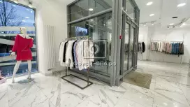 Отд.вход, 132 м2, витрины-98. Фото объекта