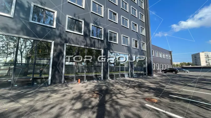 Аренда торгового помещения 680 кв.метров, 1 этаж-98. Фото объекта
