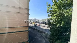 Здание на набережной  735 м2-96.Фото  соседей в торговых