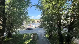 Здание на набережной  735 м2-96.Фото  соседей в торговых