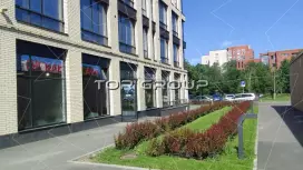 Аренда торгового помещения 110 кв.метров, 1 этаж-3. Входная группа с фасада