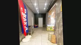 Торговое 60 м2, витрины-98. Фото объекта