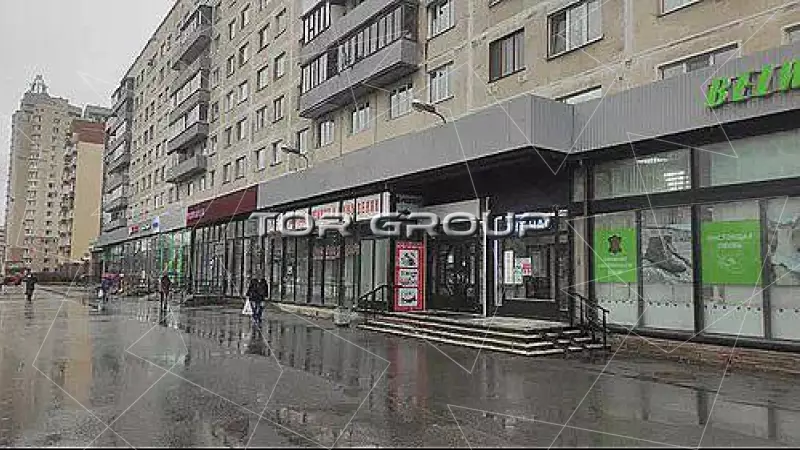 Торговое 60 м2, витрины-98. Фото объекта