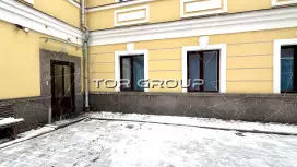 Аренда офиса на Петроградке-3. Входная группа с фасада