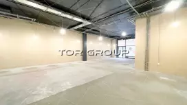 409 м&sup2; у метро.Отличный трафик, можно 24/7.Терраса-98. Фото объекта