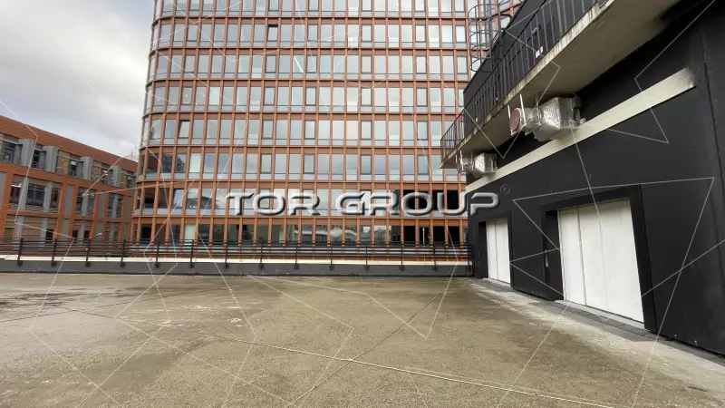 409 м&sup2; у метро.Отличный трафик, можно 24/7.Терраса-98. Фото объекта