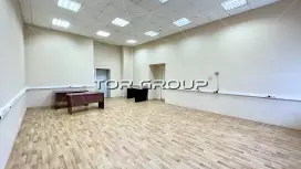 Офис 46 м2, высокий потолок, хороший ремонт-98. Фото объекта