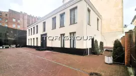 Аренда здания 390 кв.метров-2. Фасад с угла