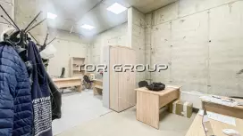 Помещение 106 м2, 1 эт, витрины-98. Фото объекта