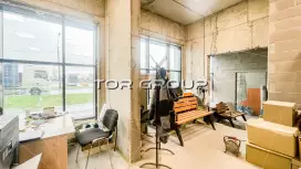 Помещение 106 м2, 1 эт, витрины-98. Фото объекта