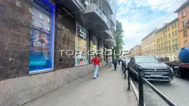 На трафике витрины, 1этаж нежилое-98. Фото объекта