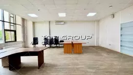 Офис с большими окнами, кондиционер-98. Фото объекта