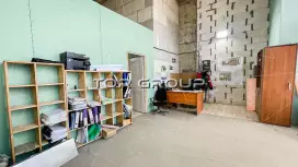 Торговое, 55,5 м2, высокие потолки, витрины-98. Фото объекта