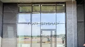 Торговое,52,4м2,витрины,высокие потолки.С ремонтом-98. Фото объекта