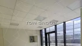 Торговое,52,4м2,витрины,высокие потолки.С ремонтом-98. Фото объекта