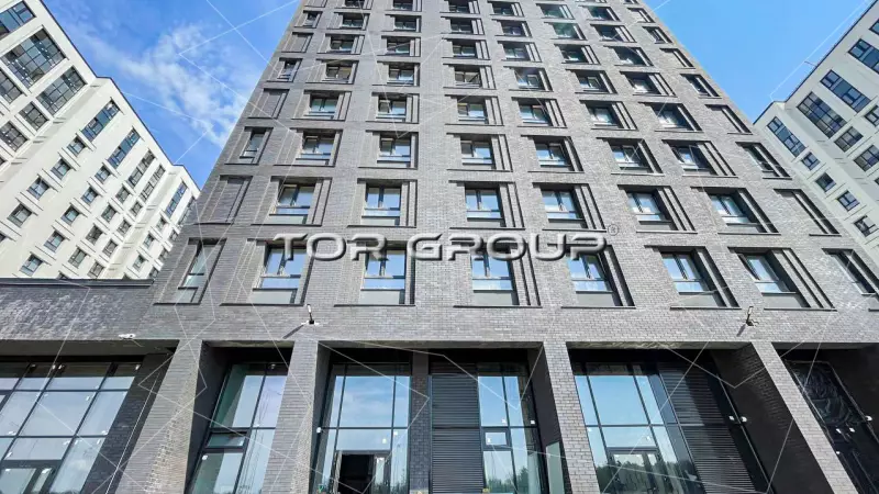 Торговое,52,4м2,витрины,высокие потолки.С ремонтом-98. Фото объекта