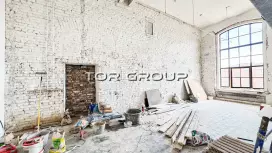 Аренда офиса 130 м2, потолок 5м-98. Фото объекта