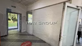 Помещение 18.6м2, 1 этаж., у входа в ТЦ. У метро-98. Фото объекта