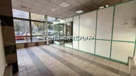 24 м2 у метро Электросила, огромный трафик-98. Фото объекта
