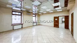 у метро 114 м  без комиссий вход с фасада-98. Фото объекта