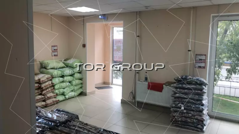 Продажа торгового помещения 70.2 кв.метров, 1 этаж-98. Фото объекта