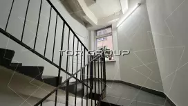 Продажа офиса 470 кв.метров, 2 этаж-8. Лестницы