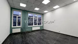 Офис 32,3 м2, окна на фасад. Без комиссии-98. Фото объекта