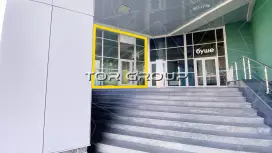 70 м2, вход с фасада рядом с Буше-98. Фото объекта