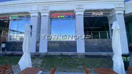 70 м2, вход с фасада рядом с Буше-98. Фото объекта