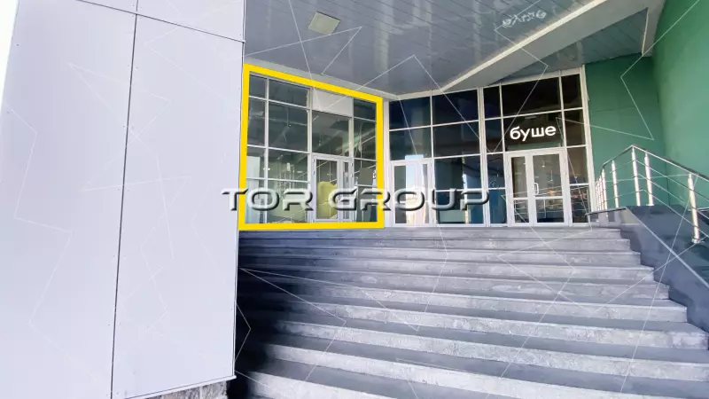 70 м2, вход с фасада рядом с Буше-98. Фото объекта