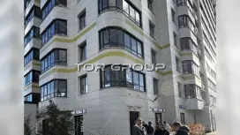 Торец с витринами 82,2 м2 в ЖК-98. Фото объекта