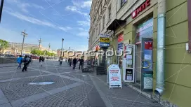 Вход с Сенной! На трафике, 10 кв.м, 1 этаж-2. Фасад с угла