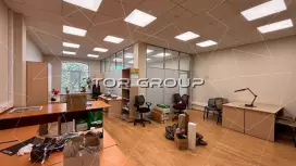 Офис 63 м2, 2 каб. У метро . есть 21-120м-98. Фото объекта
