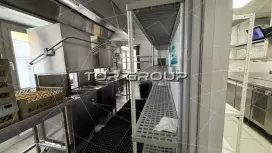1 линия: Садовая ул. 1052м, 1 этаж и цоколь-98. Фото объекта