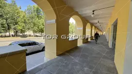1 линия: Садовая ул. 1052м, 1 этаж и цоколь-98. Фото объекта