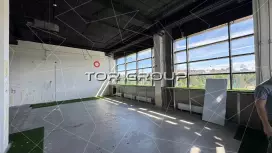 Витрины свой СУ; 240 кв.метров, 2 этаж-98. Фото объекта