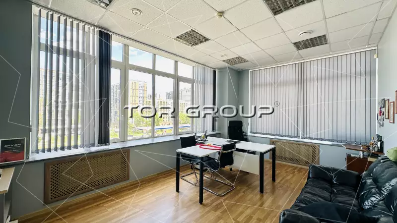 Офис 271 м2, кондиционер, с/у, кухня-98. Фото объекта