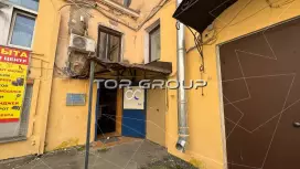 Аренда универсального помещения 20 кв.метров, 1 этаж-3. Входная группа с фасада