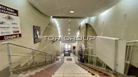 В ТЦ на 2 этаже 46м-98. Фото объекта