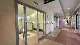 В ТЦ на 2 этаже 46м-98. Фото объекта