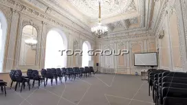 Офис исторический, окна на Неву-