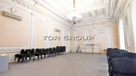 Офис исторический, окна на Неву-